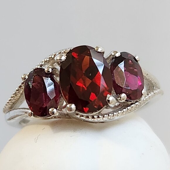 NIB VTG 925 Silver 3 StoneTrilogy 2 Variety Garnet Ring Size 7 - Picture 2 of 11
